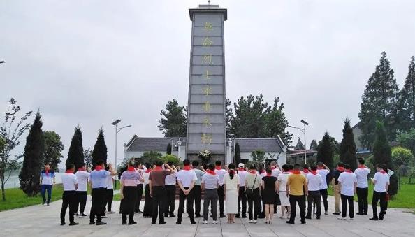 “筑梦新时代·奋进新征程”毛主席诗词朗读会在湖北荆州市弥市镇弥陀寺秋收暴动纪念馆举行