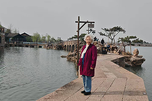 时雨：以淡墨写浓情 ——论白彤霞《雾中西湖·旧地重游》一诗细腻而深邃的精神世界