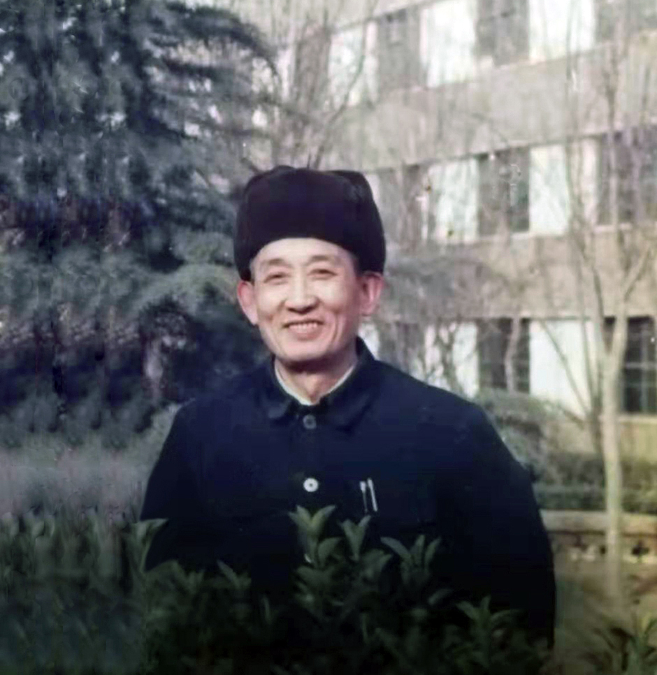 吕建华：父亲的微笑 ——谨以此文纪念敬爱的父亲逝世二十周年